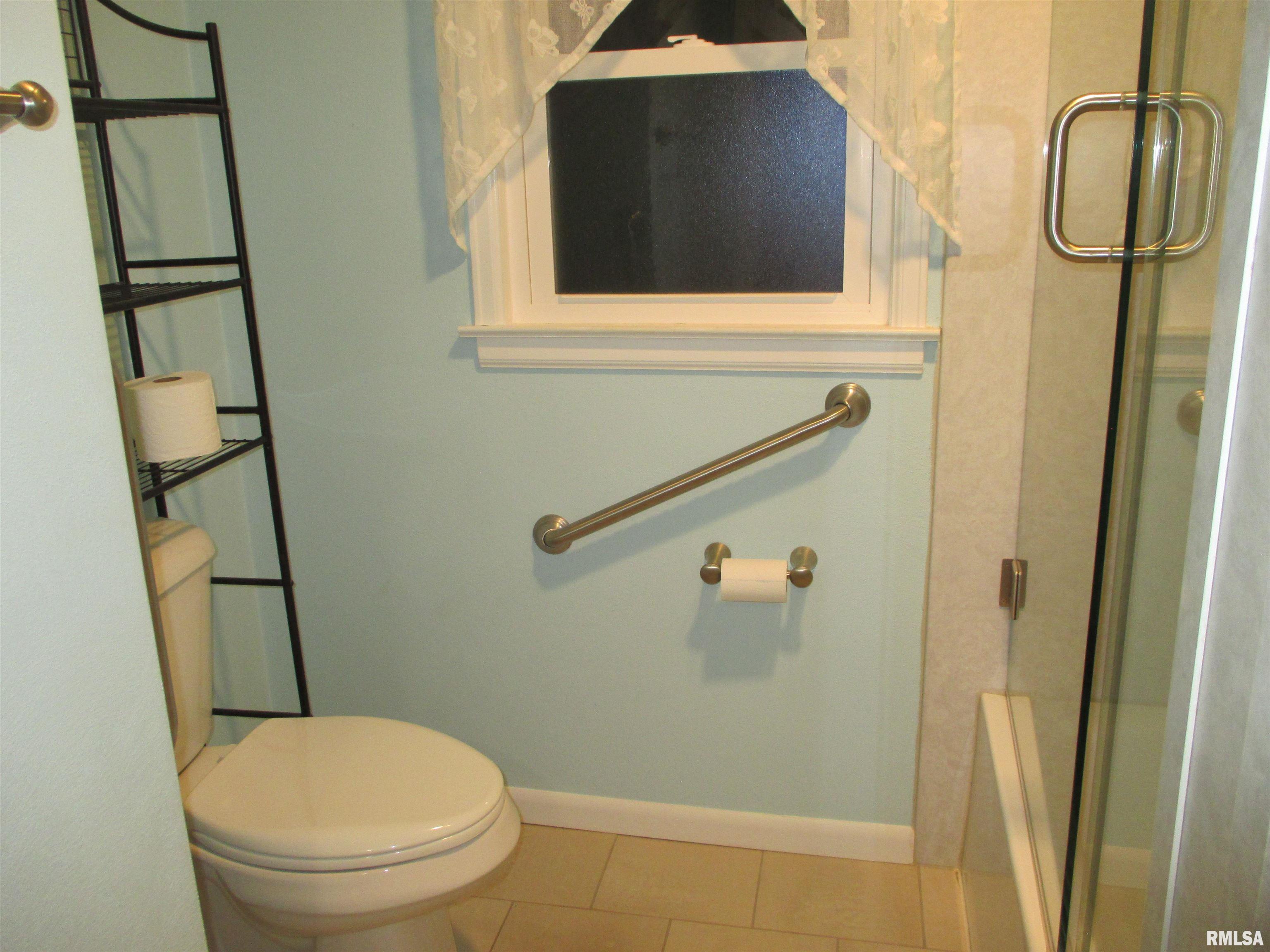 2211 West Clarke Avenue West Peoria, IL 61604 - Photo 27 of 53