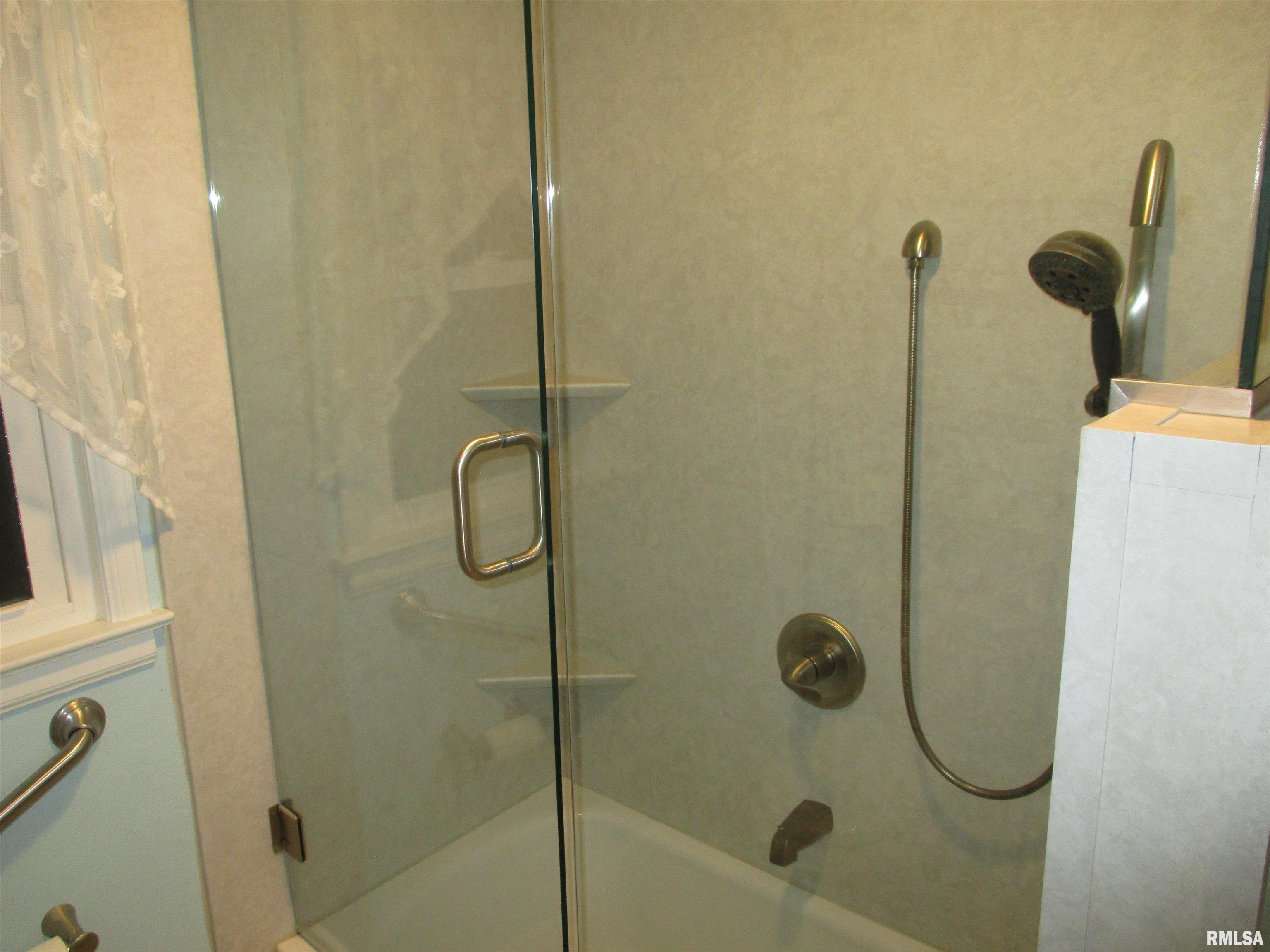 2211 West Clarke Avenue West Peoria, IL 61604 - Photo 29 of 53