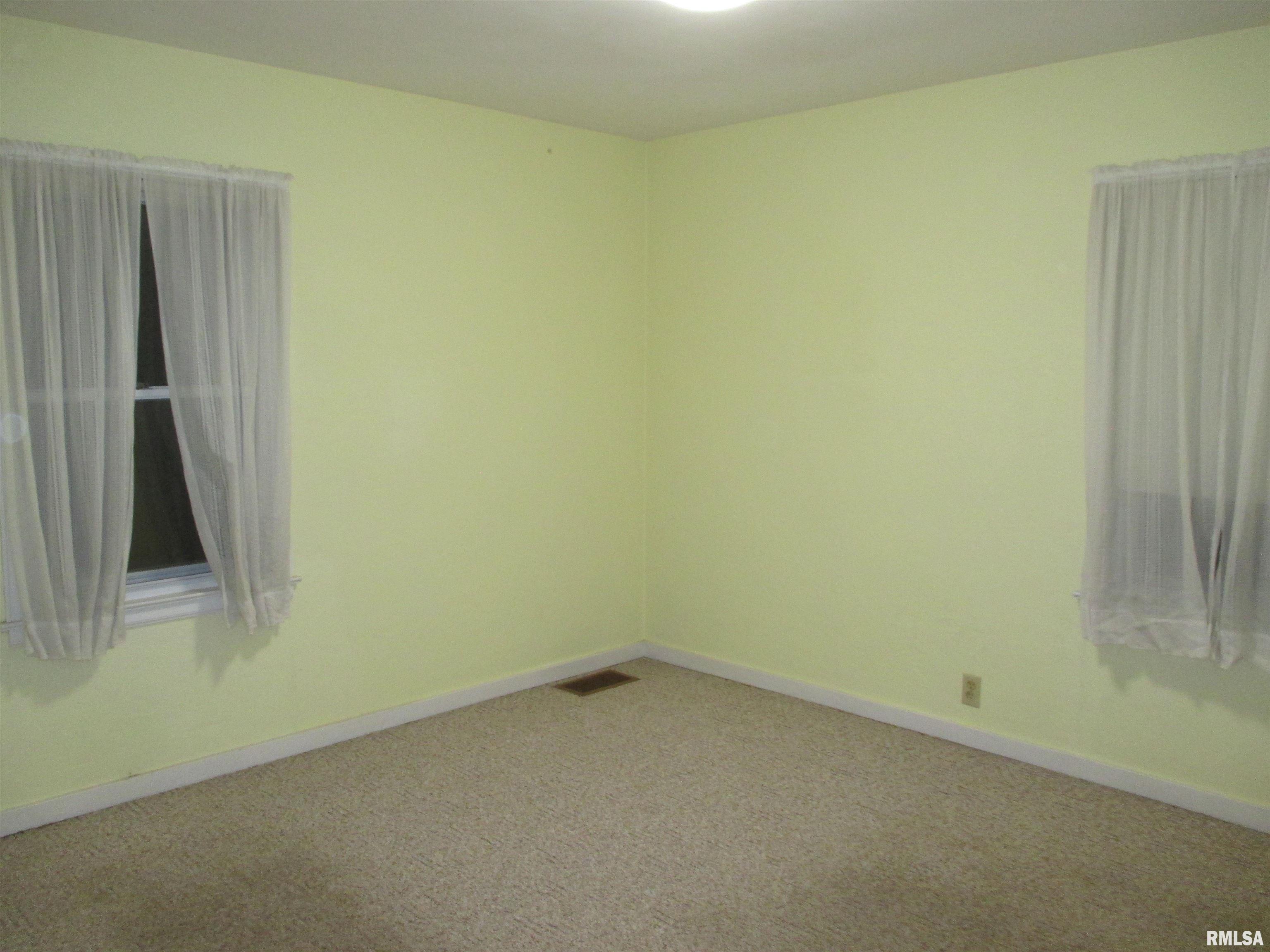 2211 West Clarke Avenue West Peoria, IL 61604 - Photo 30 of 53