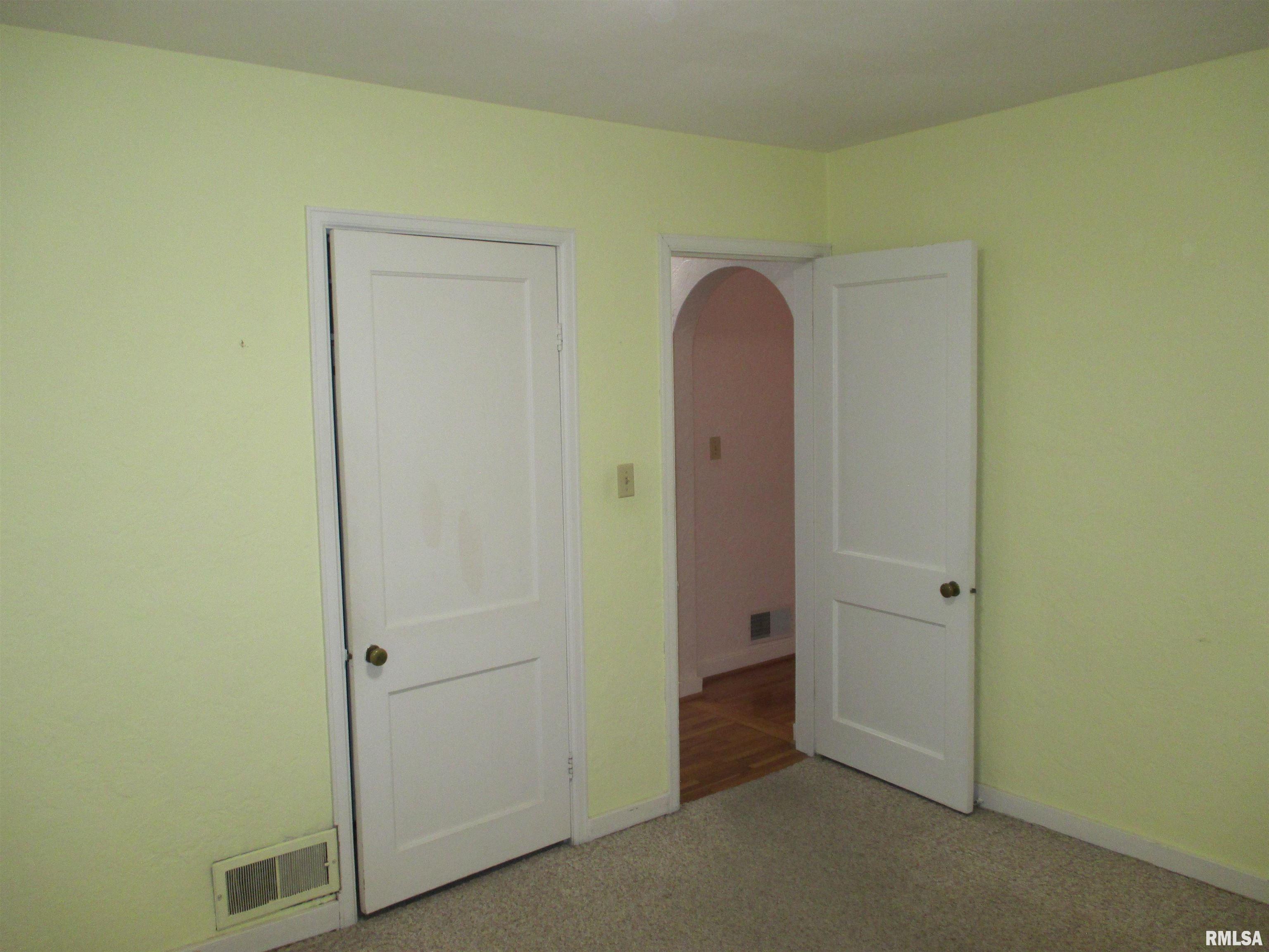 2211 West Clarke Avenue West Peoria, IL 61604 - Photo 32 of 53