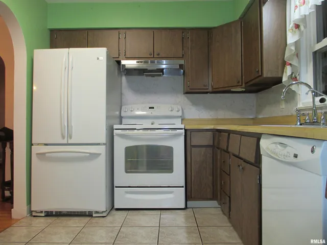 $120,000 | 2211 West Clarke Avenue, West Peoria, IL 61604