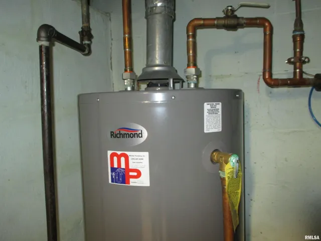 $120,000 | 2211 West Clarke Avenue, West Peoria, IL 61604