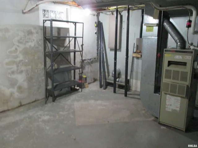 $120,000 | 2211 West Clarke Avenue, West Peoria, IL 61604