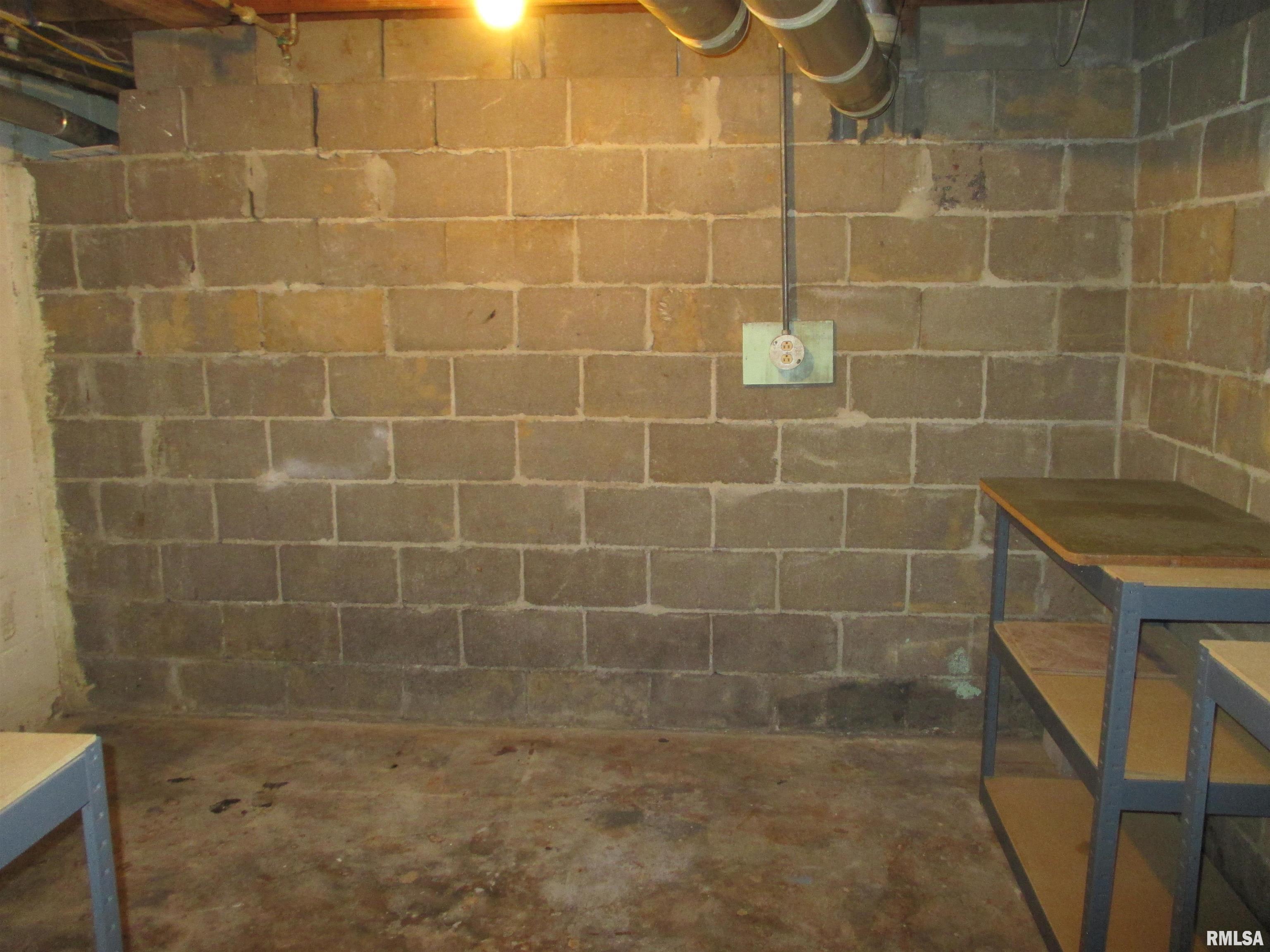 2211 West Clarke Avenue West Peoria, IL 61604 - Photo 40 of 53