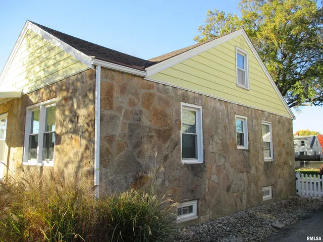 $120,000 | 2211 West Clarke Avenue, West Peoria, IL 61604