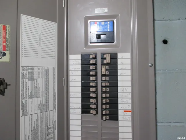 $120,000 | 2211 West Clarke Avenue, West Peoria, IL 61604