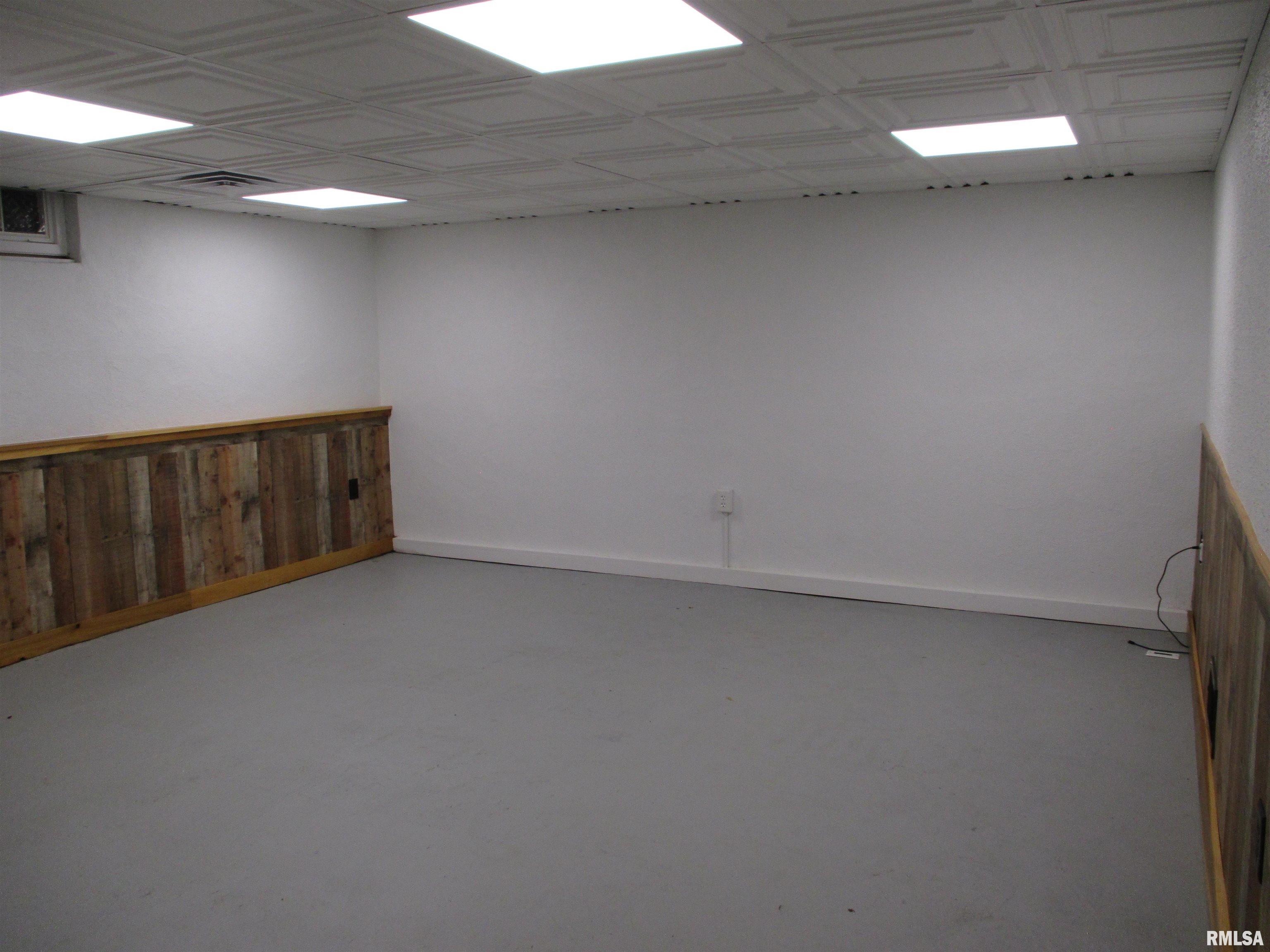 2211 West Clarke Avenue West Peoria, IL 61604 - Photo 42 of 53