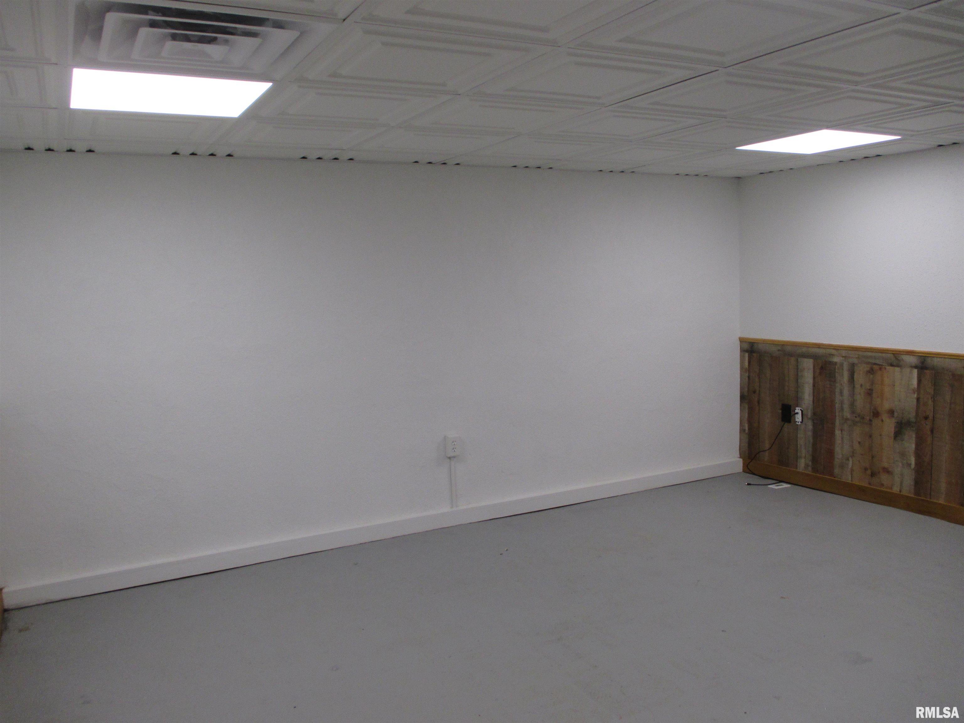 2211 West Clarke Avenue West Peoria, IL 61604 - Photo 44 of 53