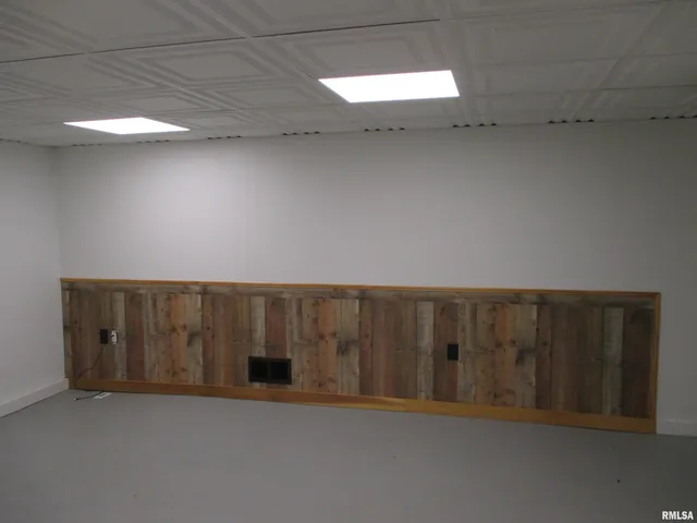 $120,000 | 2211 West Clarke Avenue, West Peoria, IL 61604