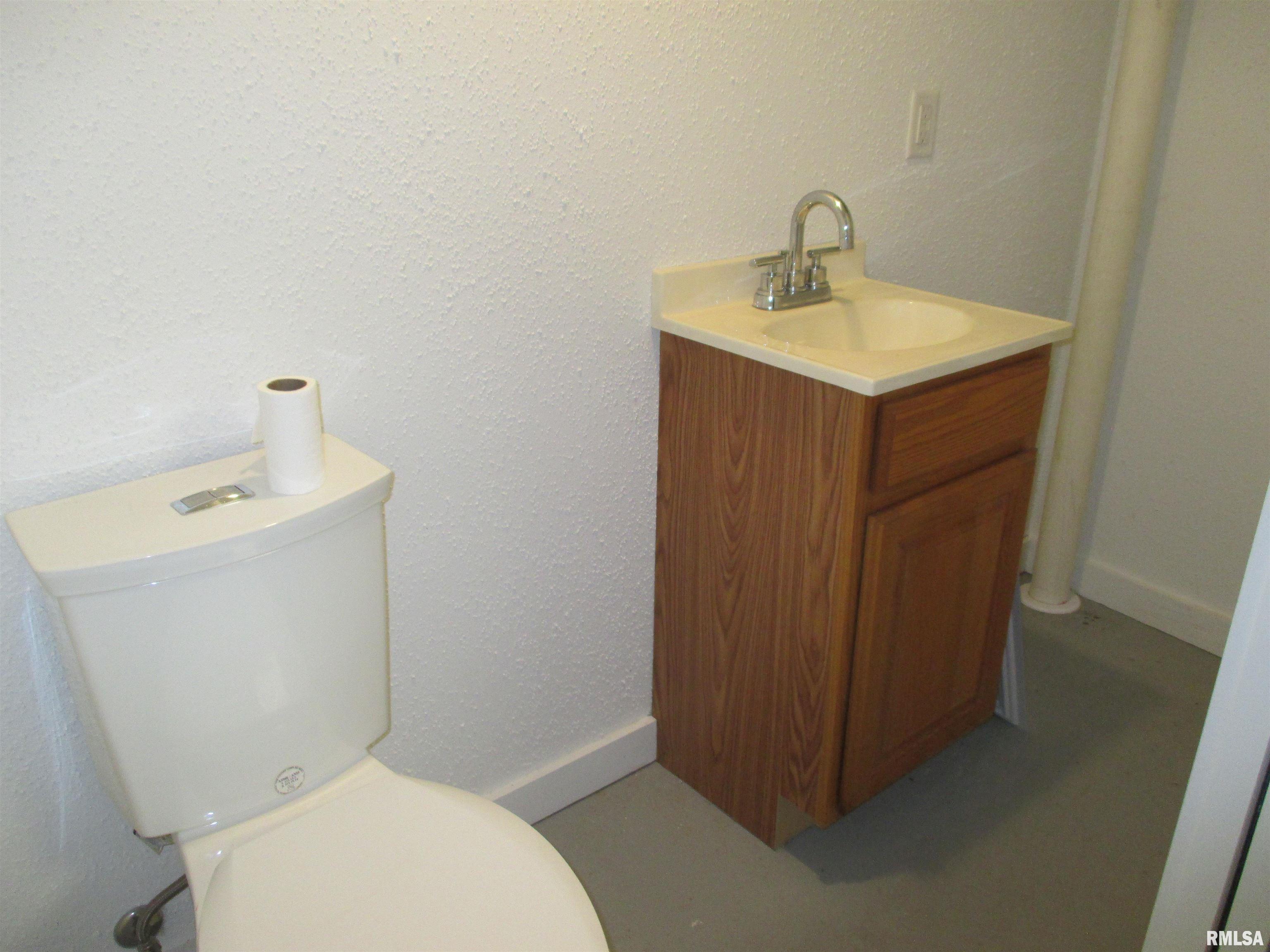 2211 West Clarke Avenue West Peoria, IL 61604 - Photo 49 of 53