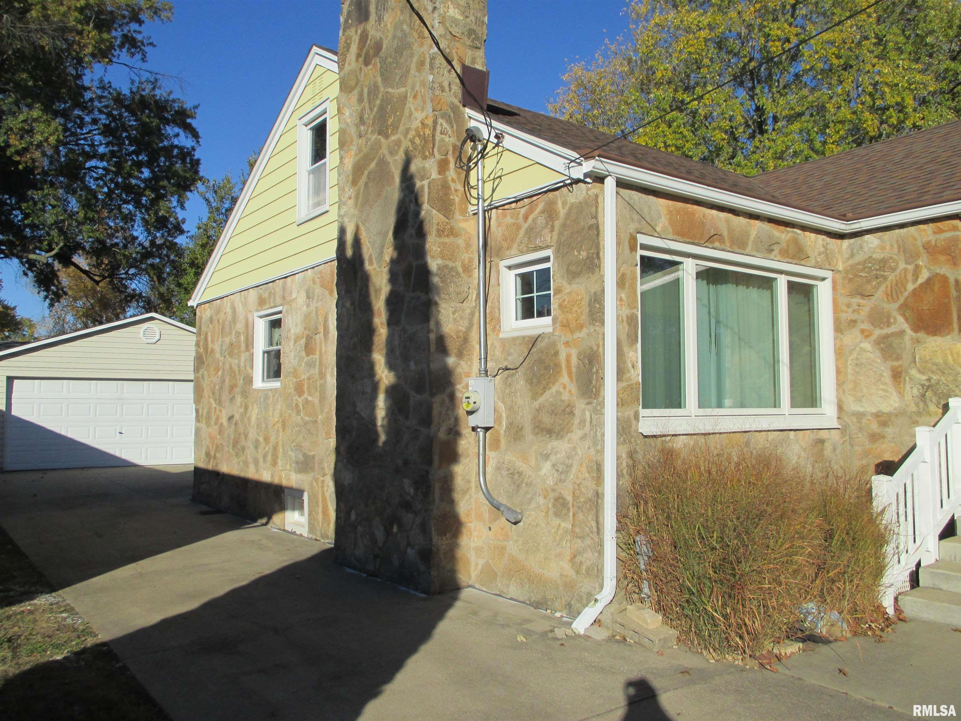 2211 West Clarke Avenue West Peoria, IL 61604 - Photo 6 of 53