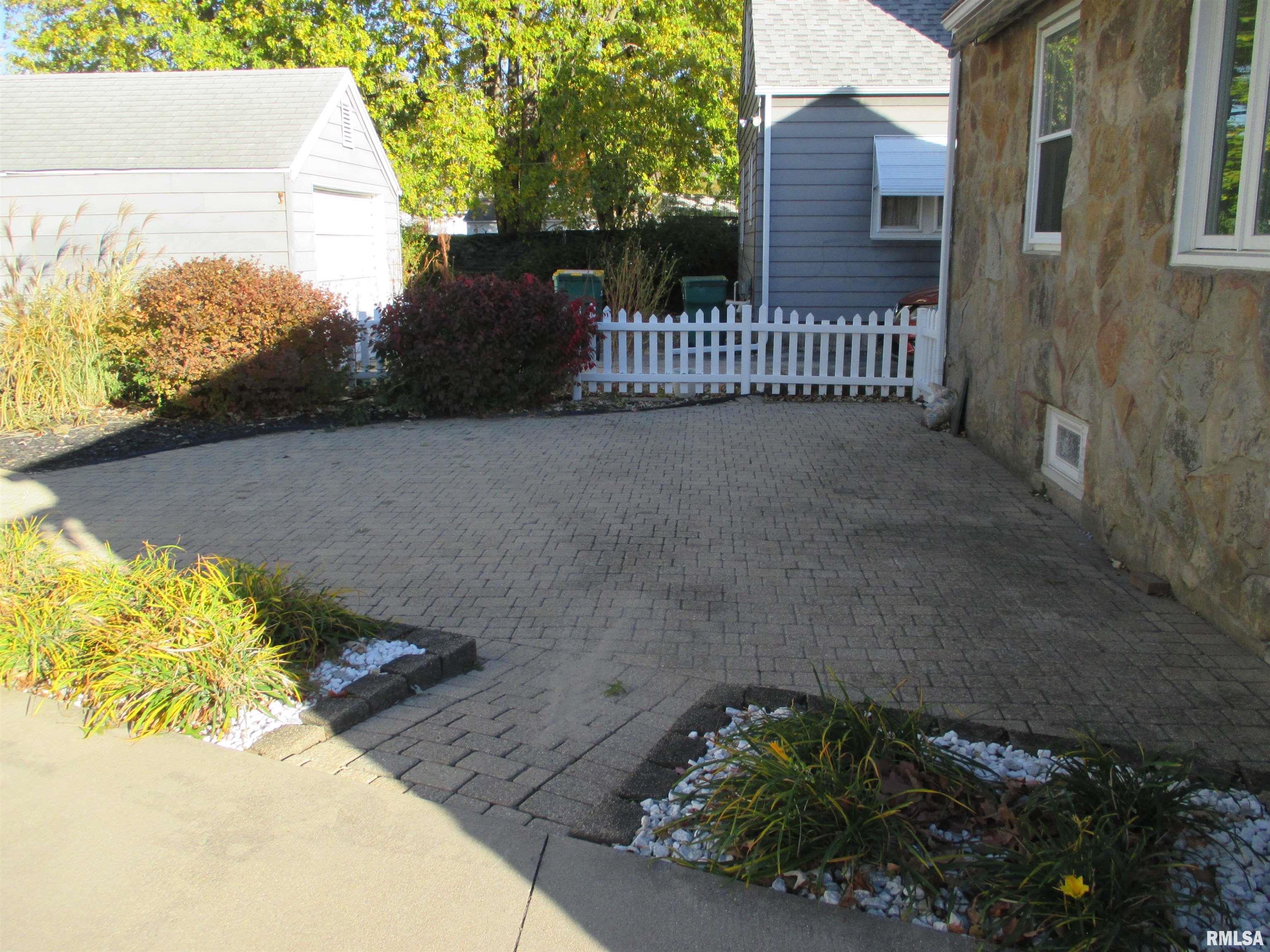 2211 West Clarke Avenue West Peoria, IL 61604 - Photo 8 of 53