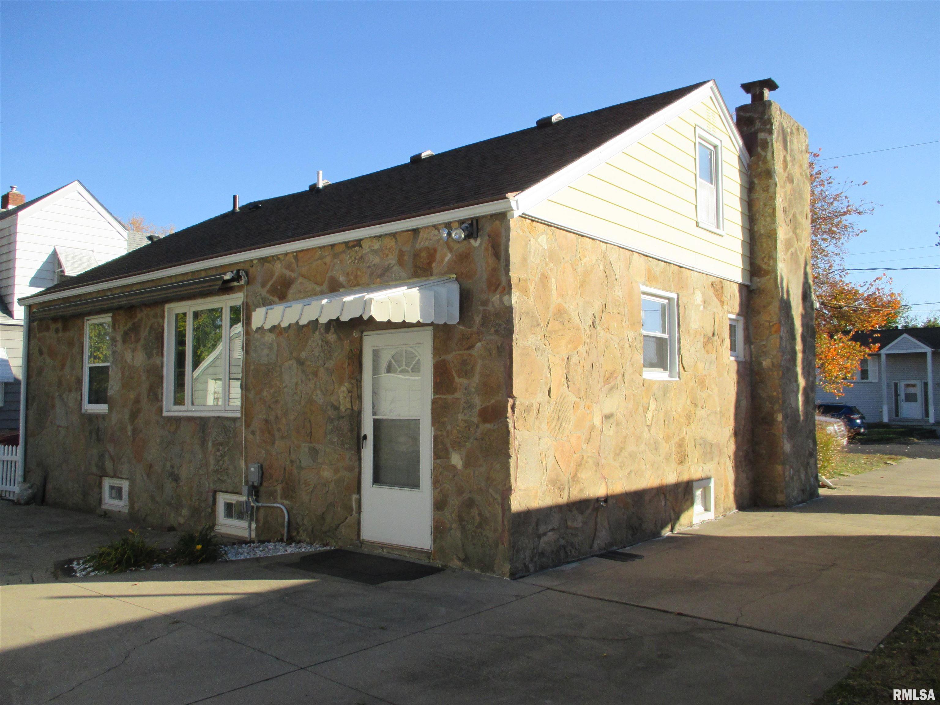 2211 West Clarke Avenue West Peoria, IL 61604 - Photo 9 of 53