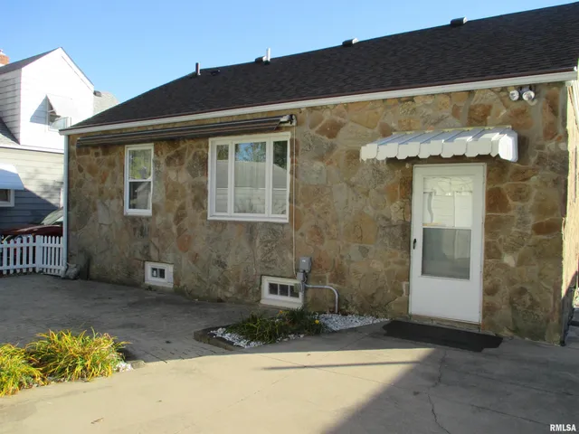 $120,000 | 2211 West Clarke Avenue, West Peoria, IL 61604