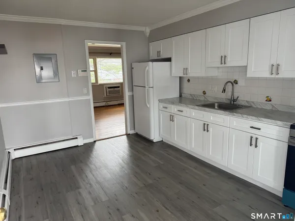 $2,200 | 239 Cherry Hill Drive, Unit 2A, Bridgeport, CT 06606