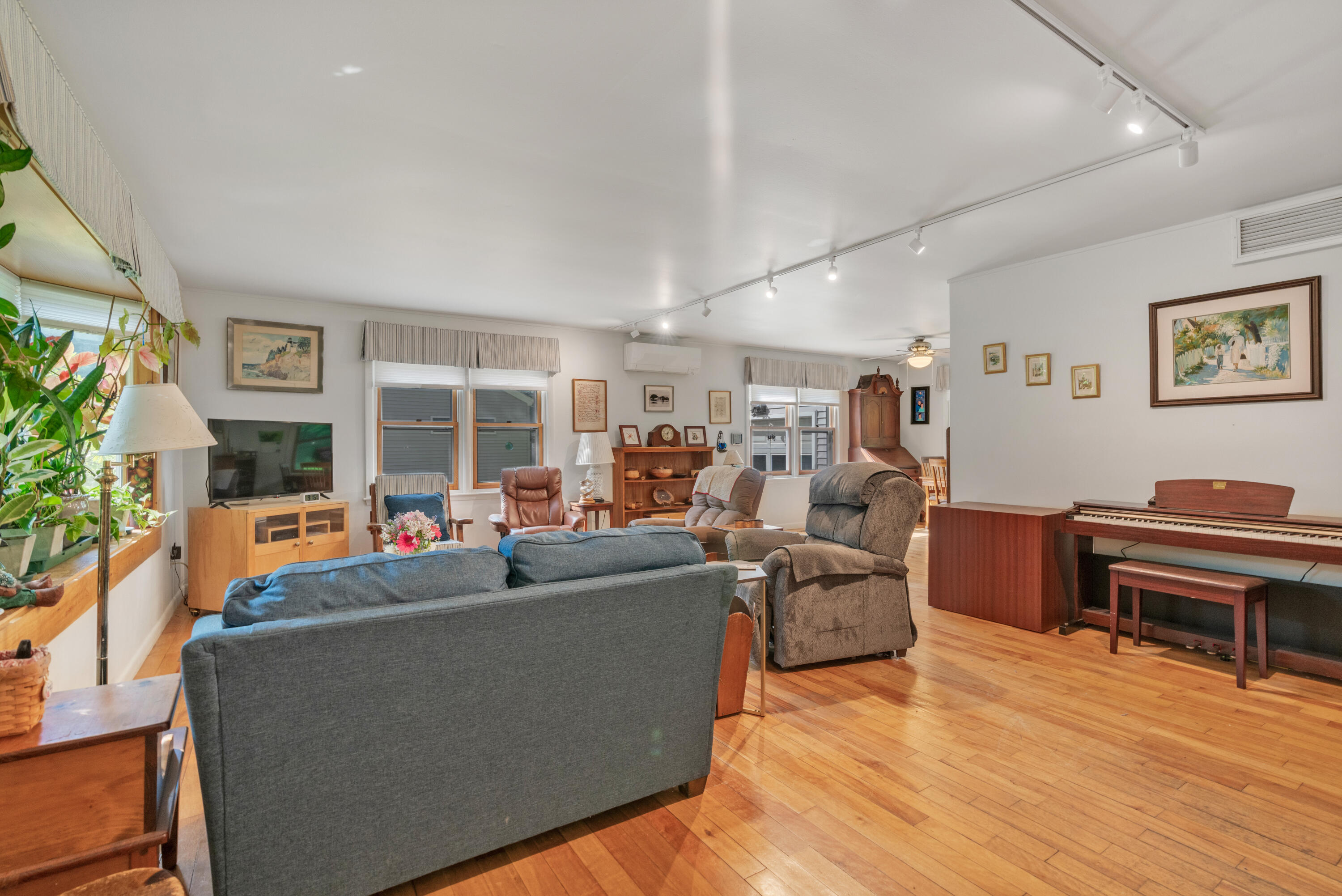 46 Intrepid Street Brunswick, ME 04011 - Photo 7 of 24 46 Intrepid