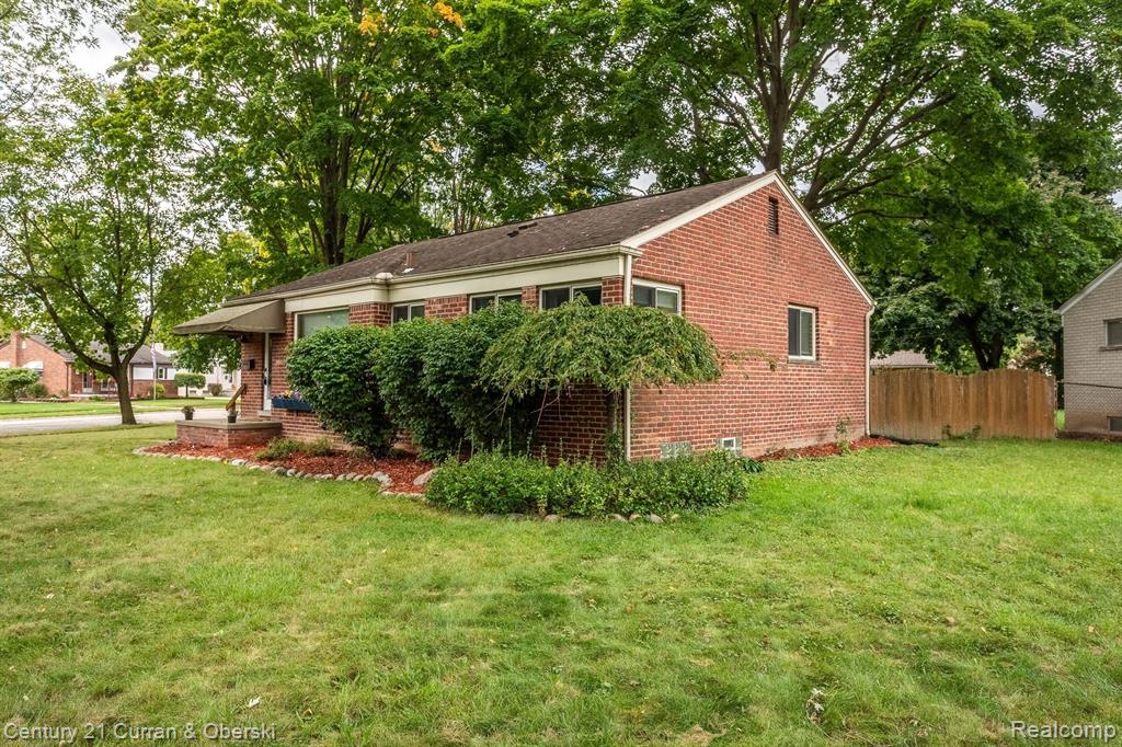 31528 Marblehead Road Farmington, MI 48336 - Photo 6 of 35 Gallery Image 6