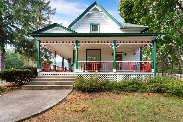 a view of a house with a small yard and plants