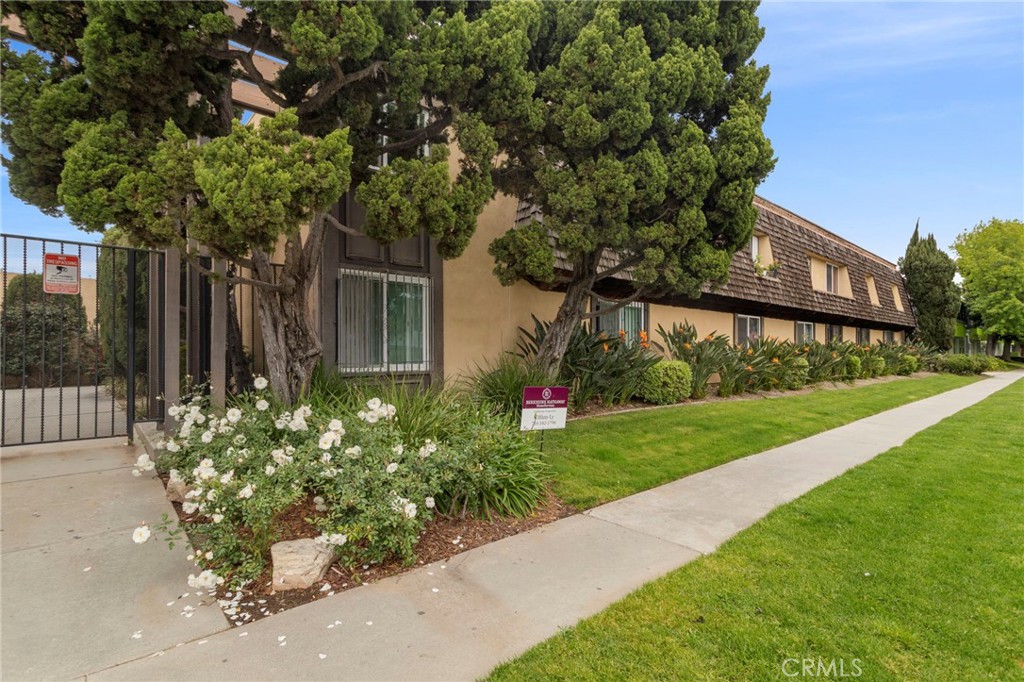 5535 Ackerfield Avenue, Unit 8 Long Beach, CA 90805 - Photo 2 of 31 a front view of a house with garden