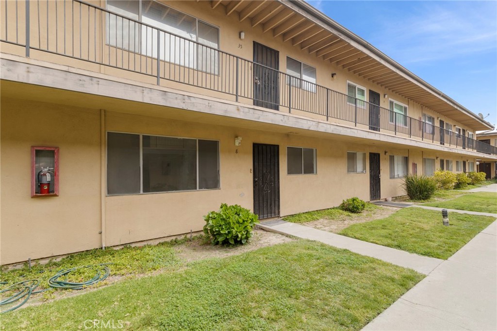 5535 Ackerfield Avenue, Unit 8 Long Beach, CA 90805 - Photo 25 of 31 a front view of a house with a yard
