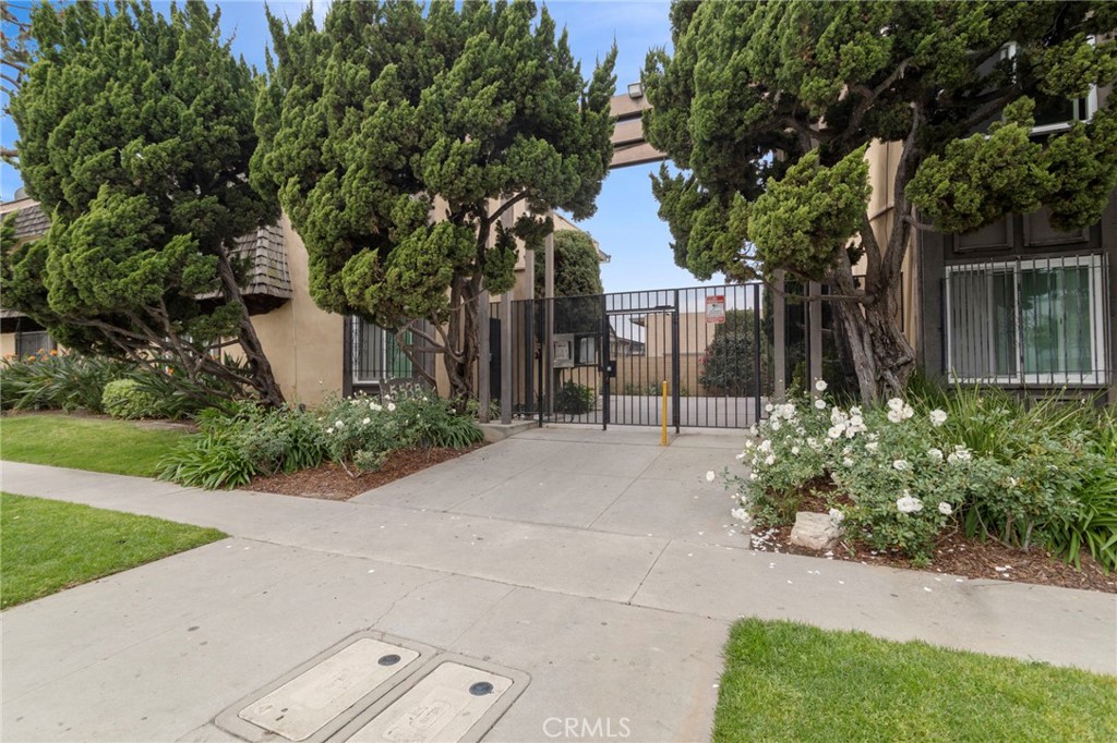 5535 Ackerfield Avenue, Unit 8 Long Beach, CA 90805 - Photo 3 of 31 a front view of a house with garden