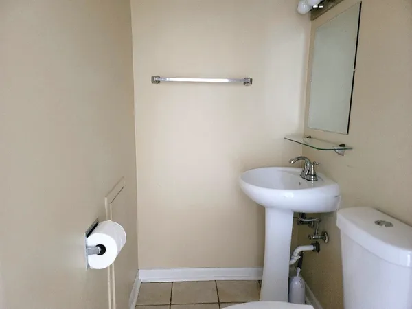 $1,800 | 70 Pine Court, Crystal Lake, IL 60014