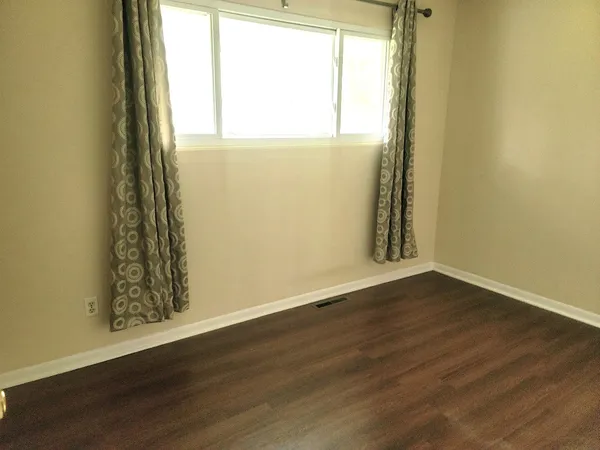$1,800 | 70 Pine Court, Crystal Lake, IL 60014