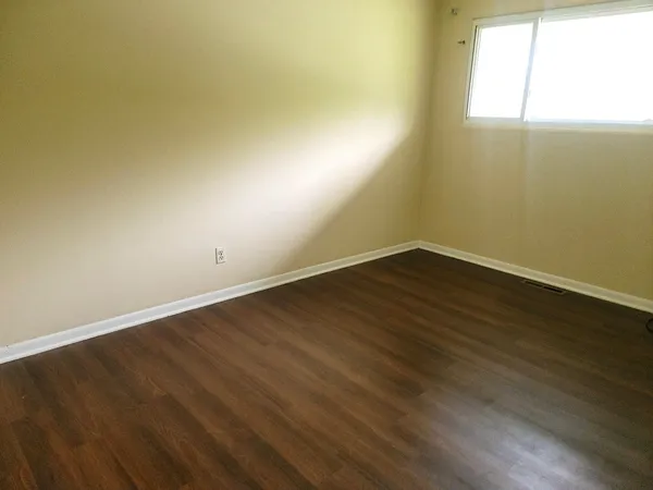 $1,800 | 70 Pine Court, Crystal Lake, IL 60014