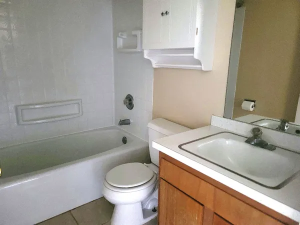 $1,800 | 70 Pine Court, Crystal Lake, IL 60014