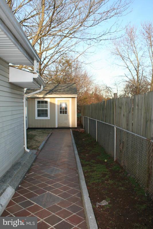 806 West Nettle Tree Road Sterling, VA 20164 - Photo 13 of 15 Exterior (General)