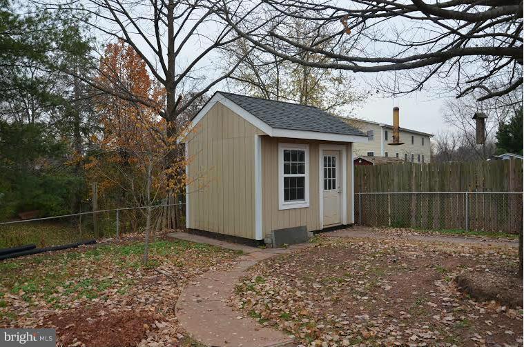 806 West Nettle Tree Road Sterling, VA 20164 - Photo 14 of 15 Exterior (Rear)