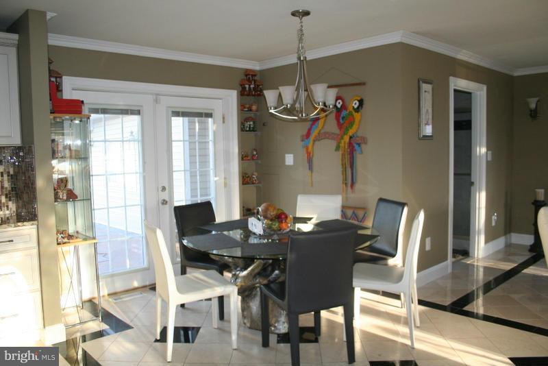 806 West Nettle Tree Road Sterling, VA 20164 - Photo 5 of 15 Dining Room
