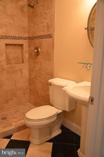 806 West Nettle Tree Road Sterling, VA 20164 - Photo 10 of 15 Bath (Master)