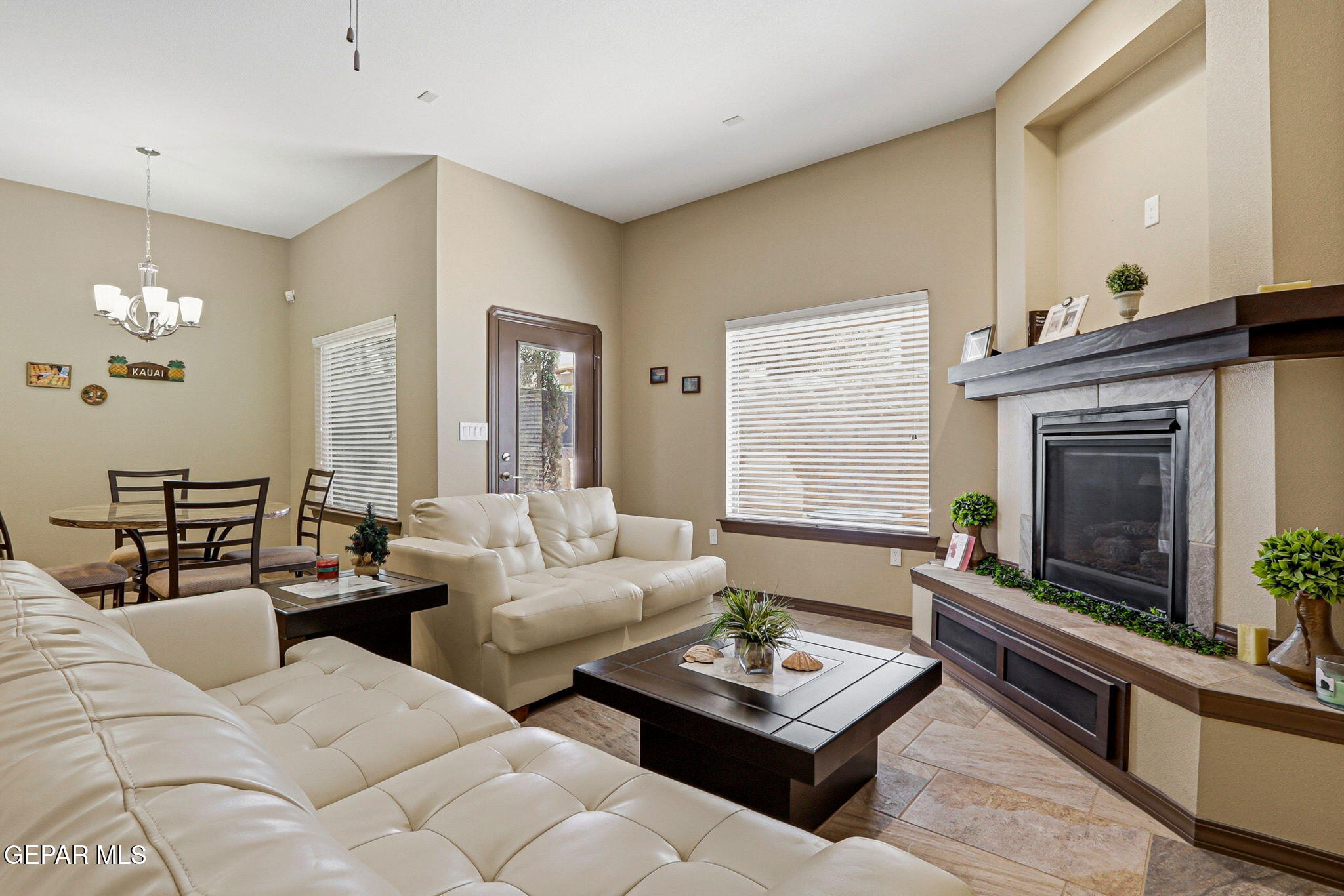 12039 Equestrian Road El Paso, TX 79928 - Photo 16 of 57 Living area
