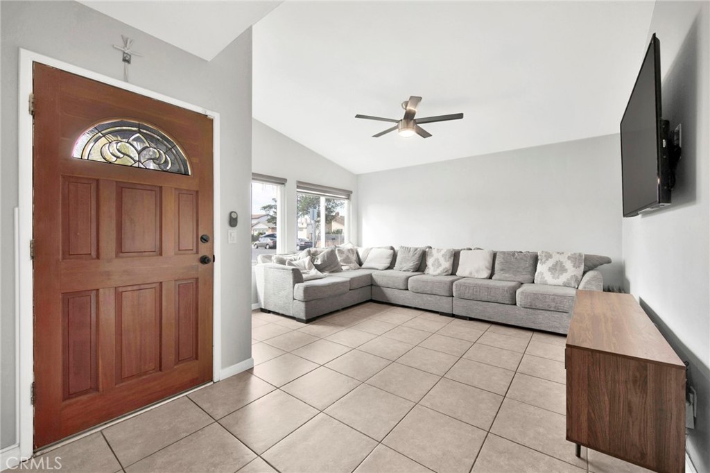 297 West Kirkwall Road Azusa, CA 91702 - Photo 3 of 18