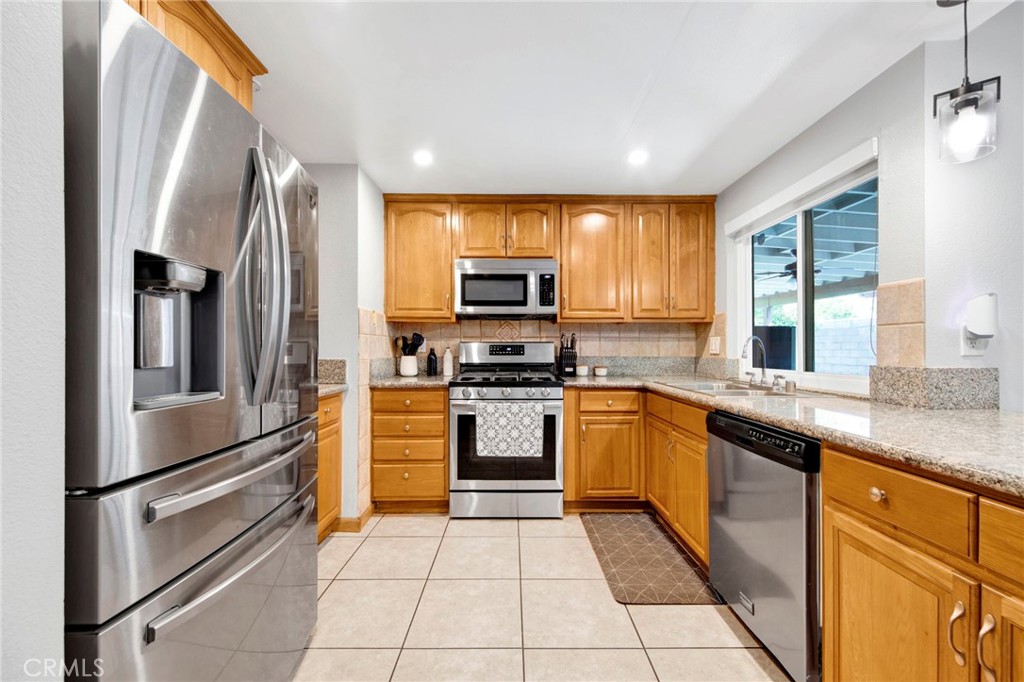 297 West Kirkwall Road Azusa, CA 91702 - Photo 4 of 18