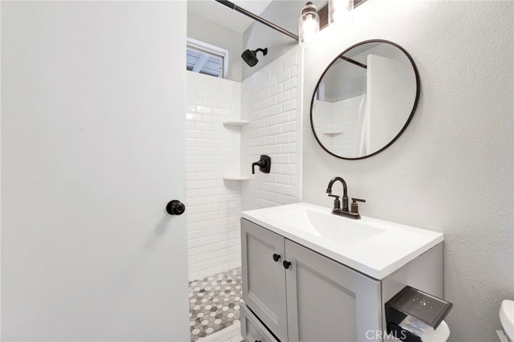 297 West Kirkwall Road Azusa, CA 91702 - Photo 8 of 18