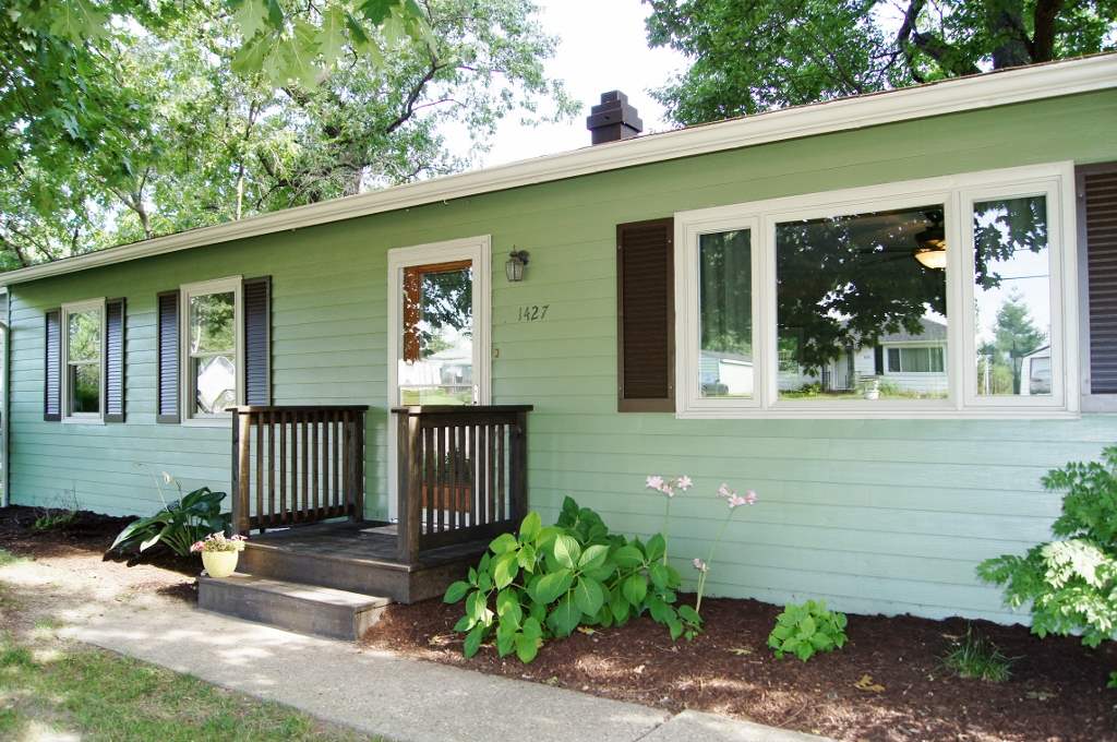 1427 Wooster Road Winona Lake, IN 46590 - Photo 2 of 28 Gallery Image 2
