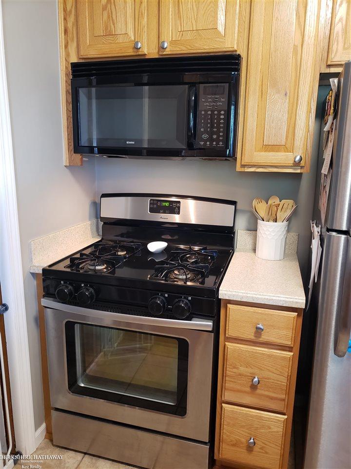 11372 Erdmann Road Sterling Heights, MI 48314 - Photo 18 of 35 Stove included