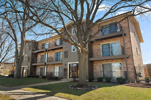 $179,900 | 3709 West 119th Street, Unit 112, Alsip, IL 60803