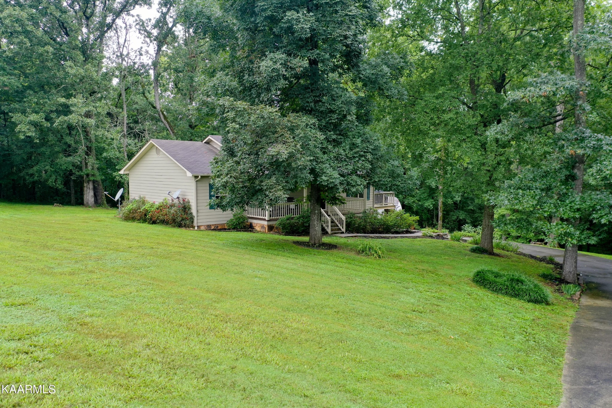 125 Lakeview Estates Road Vonore, TN 37885 - Photo 38 of 46 a view of a house with backyard and garden