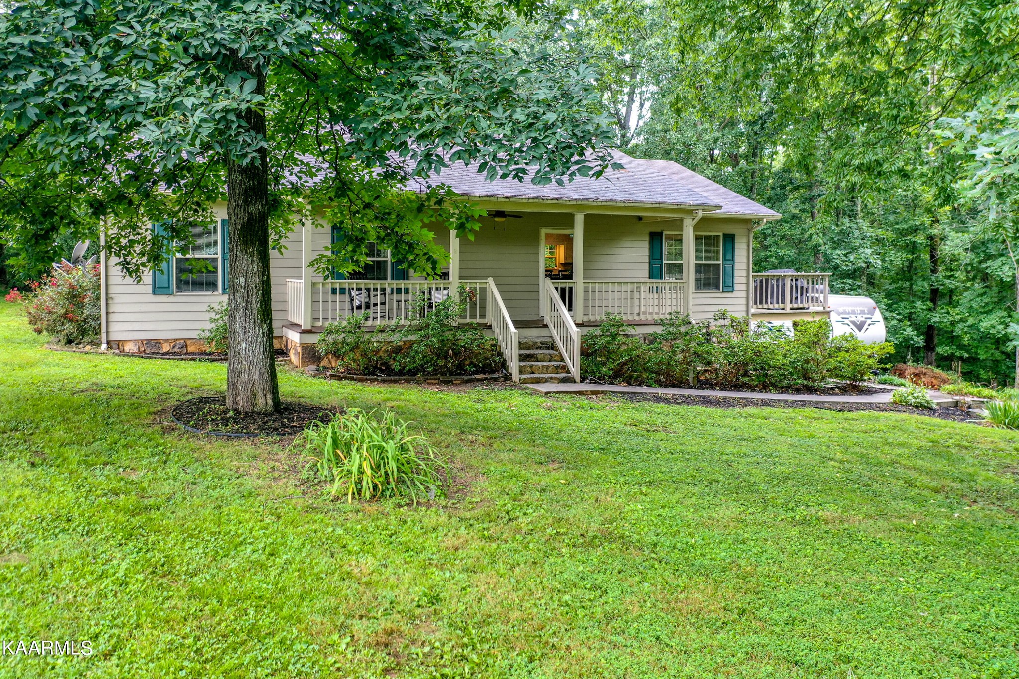 125 Lakeview Estates Road Vonore, TN 37885 - Photo 4 of 46 a front view of a house with garden