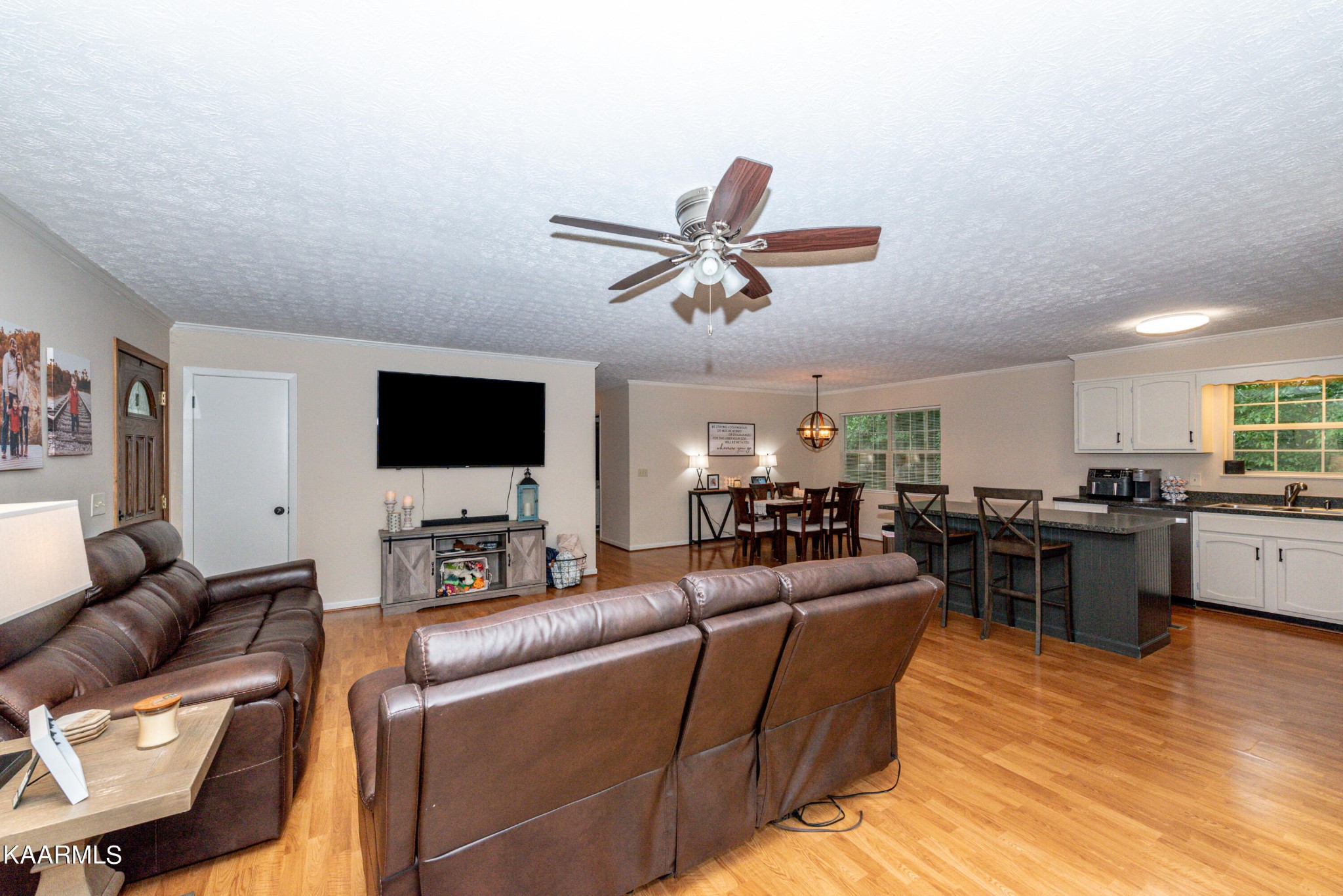 125 Lakeview Estates Road Vonore, TN 37885 - Photo 10 of 46 a living room with furniture kitchen view and a flat screen tv