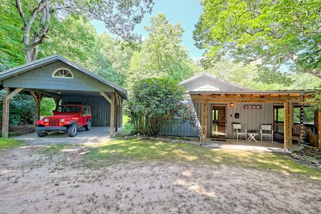 a view of a house with a yard and garage