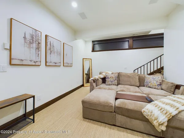 $100,000 | 910 East Cooper Avenue, Aspen, CO 81611