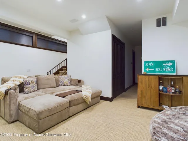 $100,000 | 910 East Cooper Avenue, Aspen, CO 81611