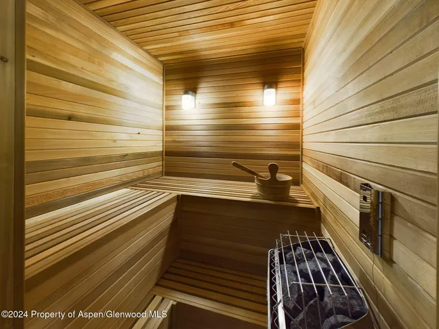 $100,000 | 910 East Cooper Avenue, Aspen, CO 81611