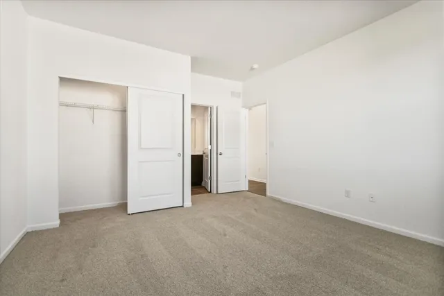 $329,990 | 329 Kingsport Drive, South Elgin, IL 60177