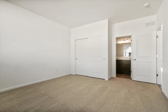 $329,990 | 329 Kingsport Drive, South Elgin, IL 60177