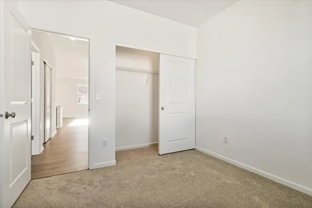 $329,990 | 329 Kingsport Drive, South Elgin, IL 60177